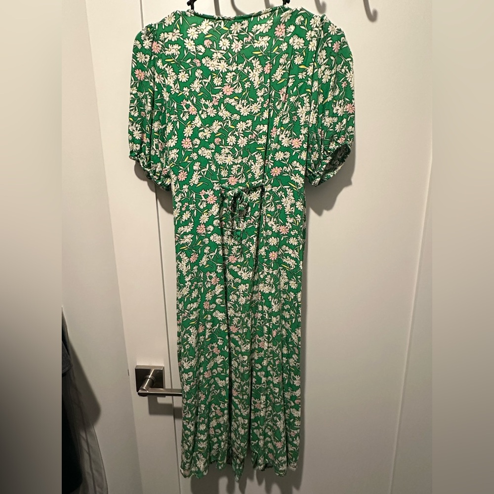 EUC Scoop Neck Floral Green Midi Dress with Puff Sleeves and Cinched Waist - Picture 2 of 4